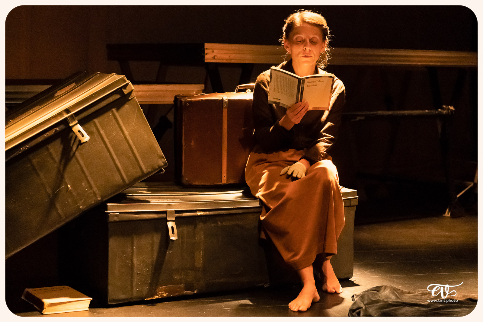 LA MESNIE H. - UN JOUR D'ÉTÉ